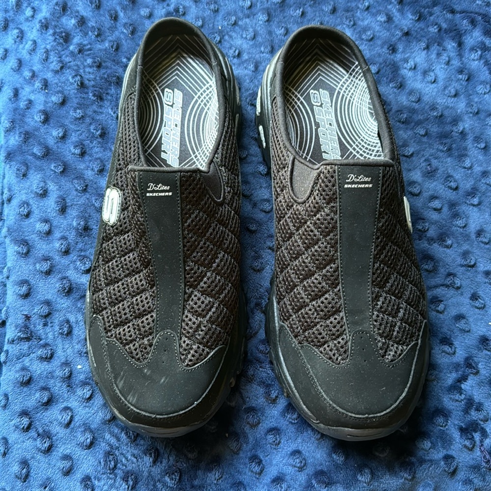 Skechers D’Lites Sport Slip-on Sneakers